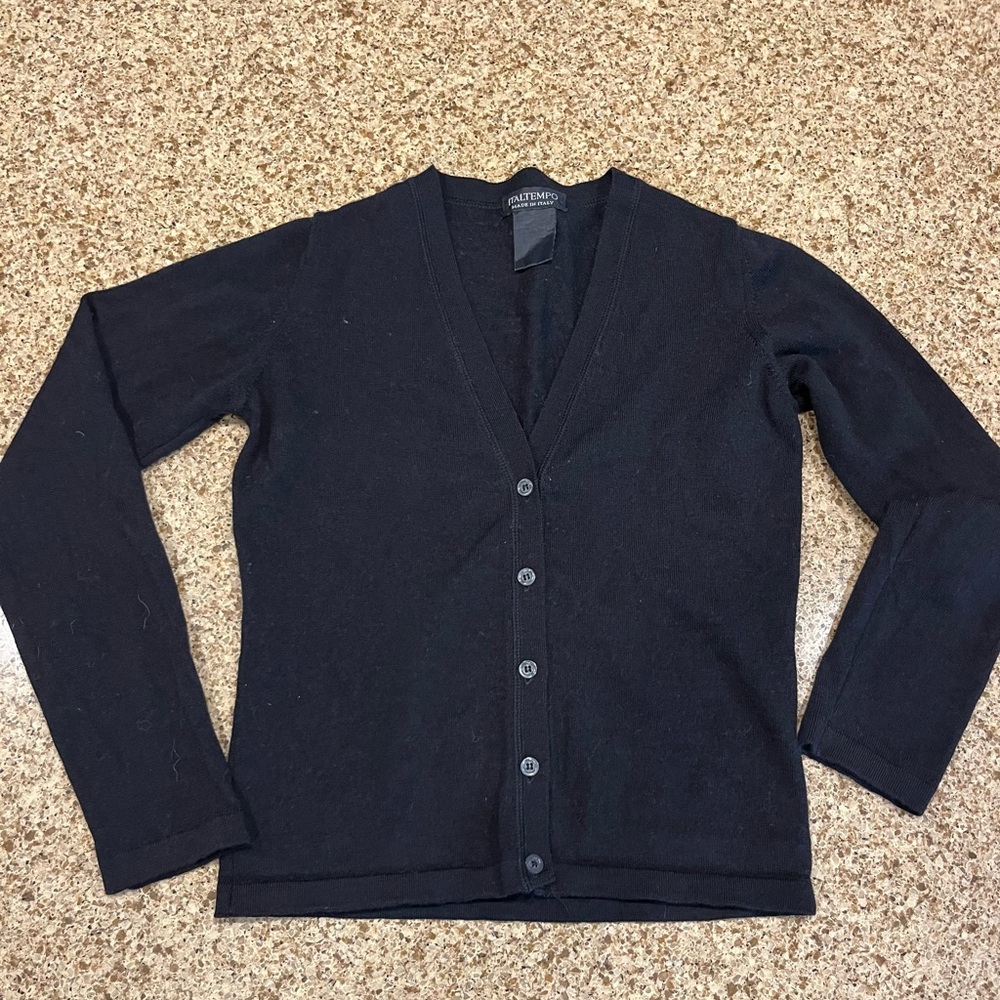 Fine Merino Wool V-neck Wardrobe Staple Soft Light Cardigan XS